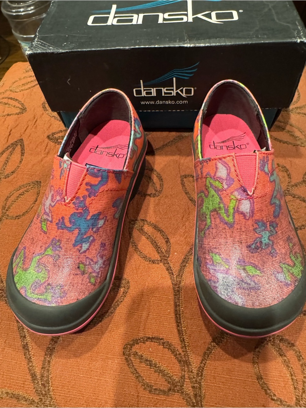 Dansko Kids Slip-On Clogs - Pink Multi frog. NIB
